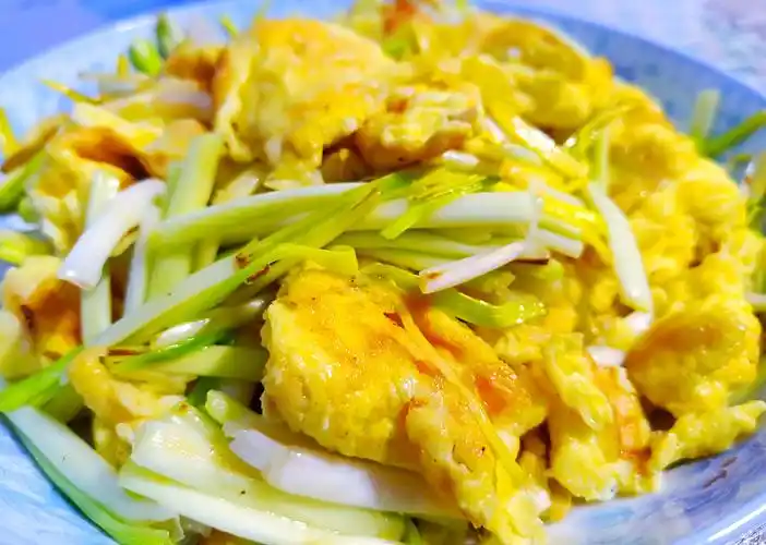 鸡蛋炒蒜黄20