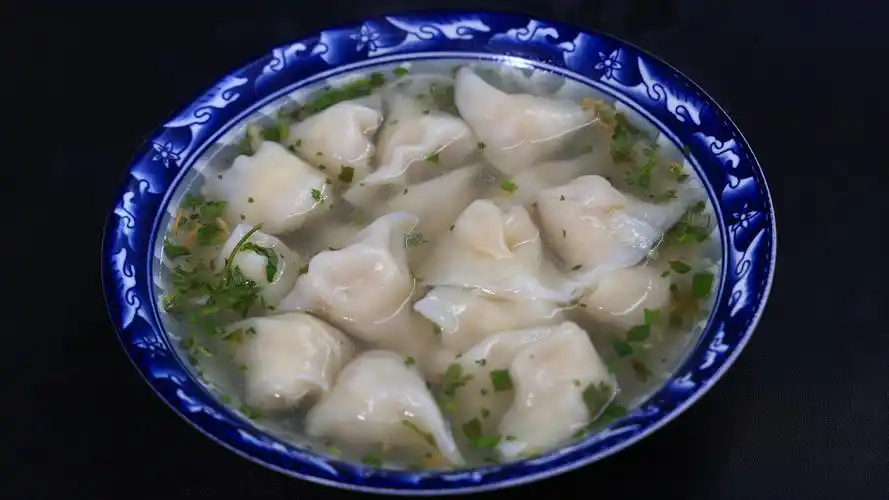馄饨小8元，大9元